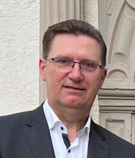 Archivfoto der Orgel und des Kirchenraums